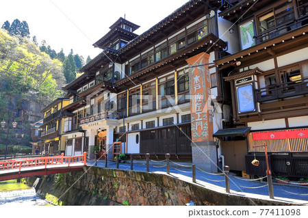 清新的綠色大正浪漫銀山溫泉小鎮 清新的綠色大正浪漫銀山溫泉小鎮 77411098