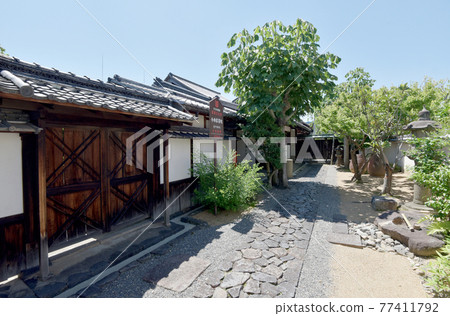 從長屋門到奈良市福知院町入口的今西家松陰通道 77411792