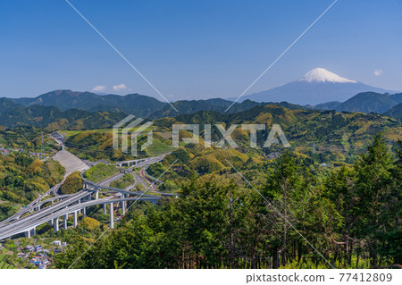 (Shizuoka Prefecture) Shin-Tomei Expressway Shin-Shimizu JCT and Mt. Fuji 77412809