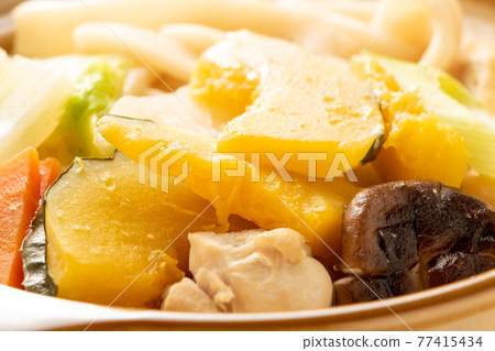 熱起來。 77415434