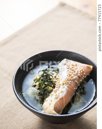 Chopped green onions Chopped green onions 77415725