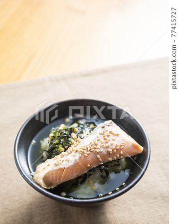  Chopped green onions 77415727