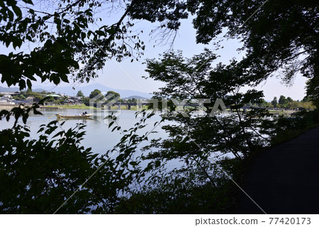 嵯峨野嵐山渡月橋和大井川(桂川) 嵯峨野嵐山渡月橋和大井川(桂川) 77420173
