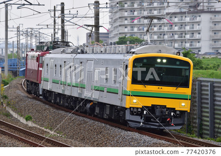 Joban Line Fujishiro-Ryugasaki City JR East Kumoya E493 series 01 formation (Oku) + EF81-98 (Tabata) 77420376