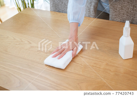 用酒精噴霧消滅新型冠狀病毒 77420743