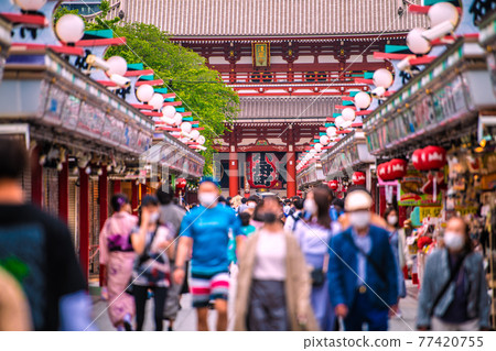 根據日本東京都市風景的第三次宣言。淺草寺是戴著口罩的遊客……遠遠沒有限制人流……= 5月8日 根據日本東京都市風景的第三次宣言。淺草寺是戴著口罩的遊客……遠遠沒有限制人流……= 5月8日 77420755