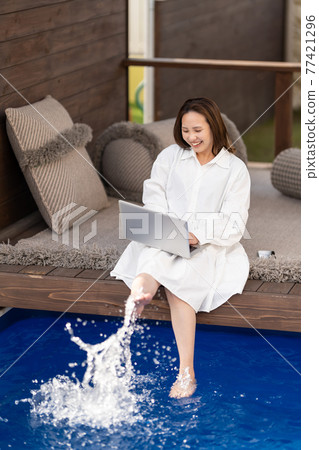 工作池邊工作 77421296