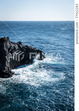 Cliffs hit by waves 77422263