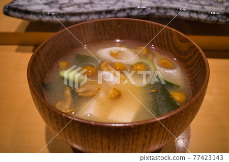 Miso soup eaten at a sushi restaurant near Kanazawa Station Miso soup eaten at a sushi restaurant near Kanazawa Station 77423143