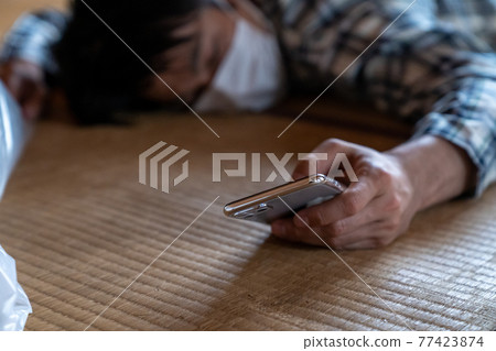 一個生病無法接通電話的人 77423874