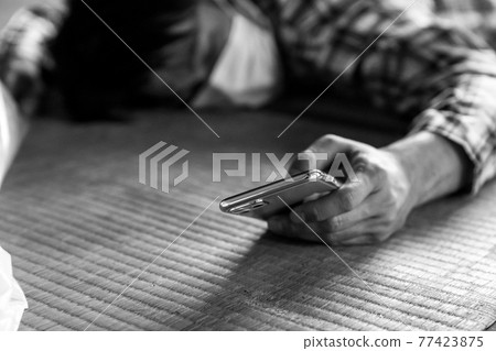 一個生病無法接通電話的人 77423875