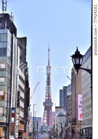 Tokyo Tower seen from Roppongi 77424281