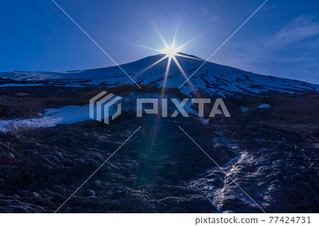 (Shizuoka Prefecture) Mt. Fuji Imitation waterfall Diamond Fuji 77424731