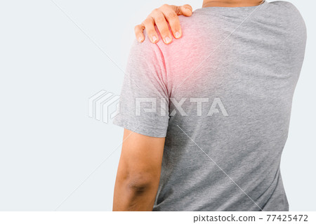 Man holding the shoulder Have back and shoulder pain 77425472