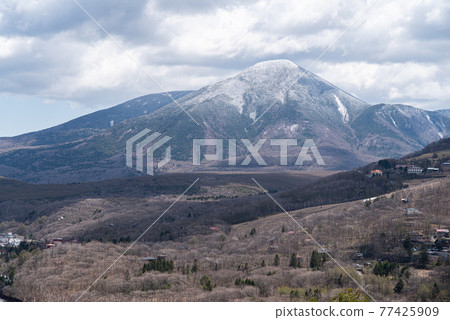 五月的蓼科山 77425909