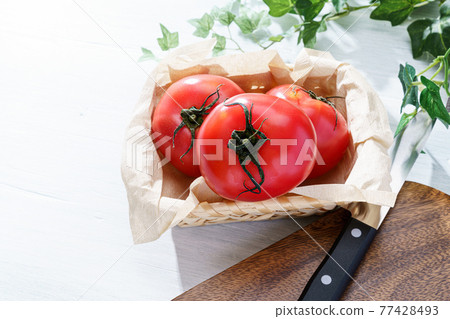 Fresh tomatoes 77428493