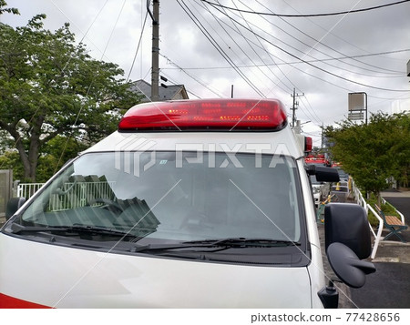 ambulance  77428656