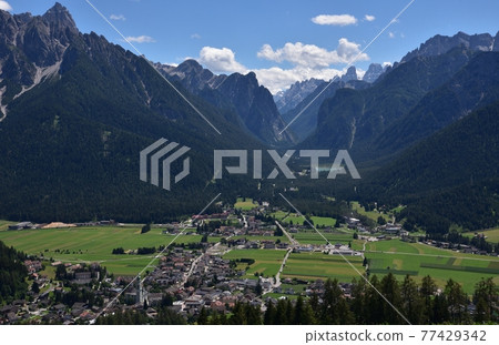 Toblach valley 77429342