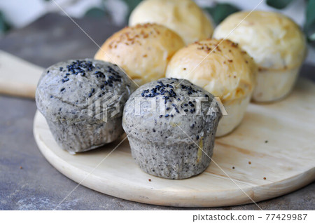 bun or sesame bun, whole wheat bun with sesame and perilla bun bun or sesame bun, whole wheat bun with sesame and perilla bun 77429987