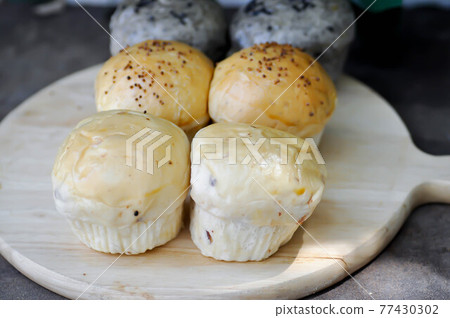bun or sesame bun, whole wheat bun with sesame and perilla bun bun or sesame bun, whole wheat bun with sesame and perilla bun 77430302