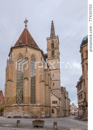 Kirchplatz with St James Church in Rothenburg ob der Tauber Old Town Bavaria Germany 77430703