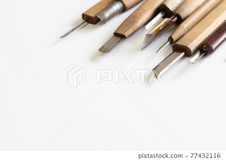 A used chisel with a season 77432116