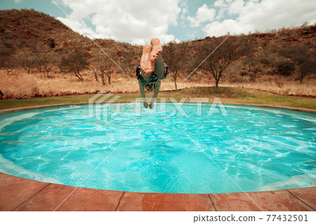 Swimming pool Swimming pool 77432501