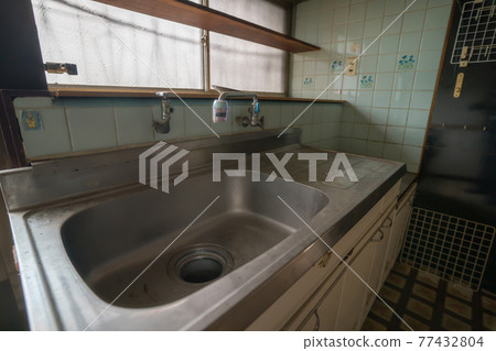 Scenery of an old folk house Inheritance problem 77432804