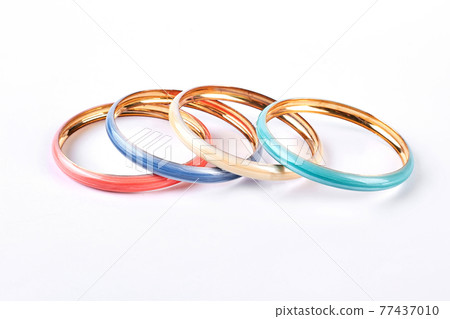 Four fashion color bracelets. 77437010