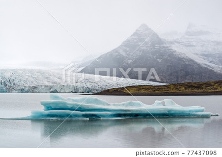 Iceberg in Fjallsarlon glacier lagoon, Iceland Iceberg in Fjallsarlon glacier lagoon, Iceland 77437098