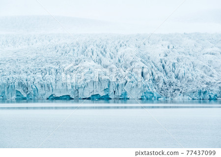 Fjallsarlon glacier lagoon, Iceland Fjallsarlon glacier lagoon, Iceland 77437099