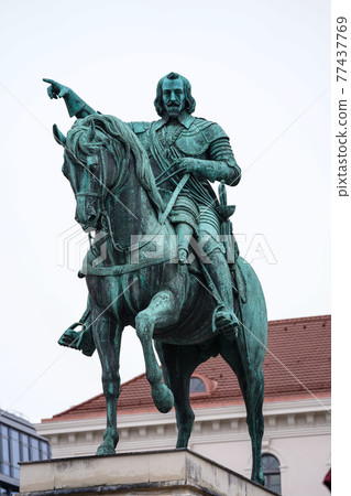 Statue of Maximilian Churfuerst Von Bayern. Wittelsbacher Square Munich, Germany Statue of Maximilian Churfuerst Von Bayern. Wittelsbacher Square Munich, Germany 77437769