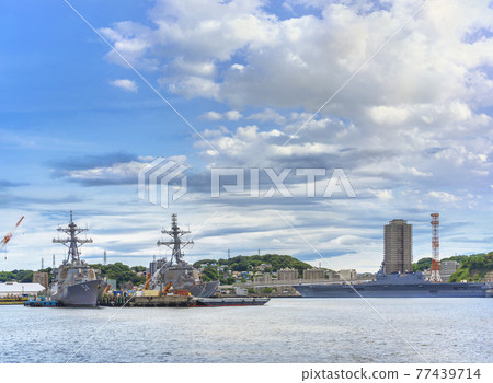 [Kanagawa / Yokosuka] US Navy escort ship John S. McCain, Curtis Wilbur and Izumo at anchor 77439714