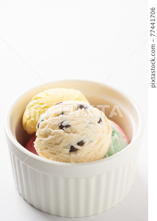 Ice cream cookies in bowl ceramic with copy space. Ice cream cookies in bowl ceramic with copy space. 77441706