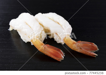 Delicious botan shrimp sushi 77445238