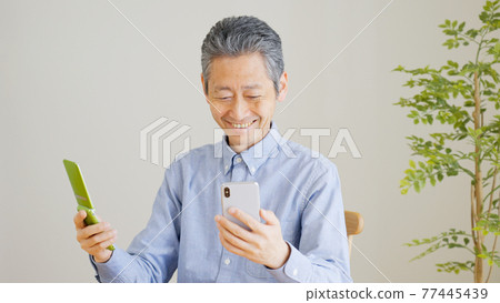 老年人、功能手機、智能手機、型號變化 老年人、功能手機、智能手機、型號變化 77445439