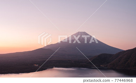 Mt. Fuji and Lake Motosu at dawn (from Nakanokura Pass View Point) 77446968