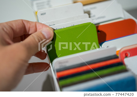 Color sample 77447420