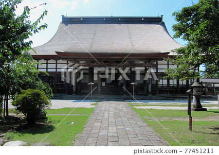 Jokoji Main Hall seen from the front (National Important Cultural Property) / Joetsu City, Niigata Prefecture Jokoji Main Hall seen from the front (National Important Cultural Property) / Joetsu City, Niigata Prefecture 77451211