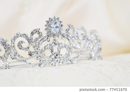 Bride's Tiara 77451870