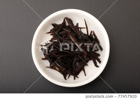 Hijiki sprout 77457920