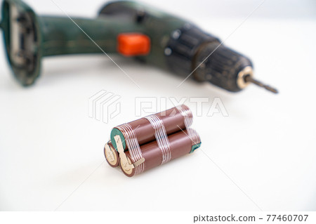 Replacing battery pack in screwdriver with new ones. Focus on battery assembly Replacing battery pack in screwdriver with new ones. Focus on battery assembly 77460707