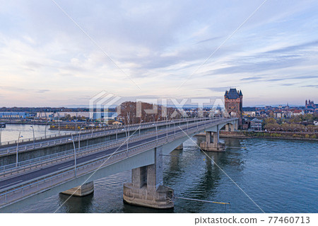 Aerial view of the Nibelungen Bridge in Worms with a view of the city gate 77460713