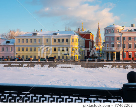 Winter view of Kadashevskaya Embankment along Vodootvodny Canal in Moscow overlooking belfry Winter view of Kadashevskaya Embankment along Vodootvodny Canal in Moscow overlooking belfry 77462202