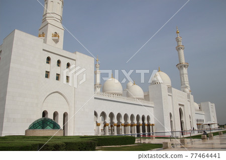 謝赫扎耶德大清真寺在華麗的阿拉伯聯合酋長國(阿聯酋)阿布扎比的外觀 謝赫扎耶德大清真寺在華麗的阿拉伯聯合酋長國(阿聯酋)阿布扎比的外觀 77464441