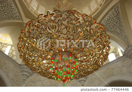 阿拉伯聯合酋長國 (UAE) 華麗的阿布扎比謝赫扎耶德大清真寺內部吊燈 阿拉伯聯合酋長國 (UAE) 華麗的阿布扎比謝赫扎耶德大清真寺內部吊燈 77464446