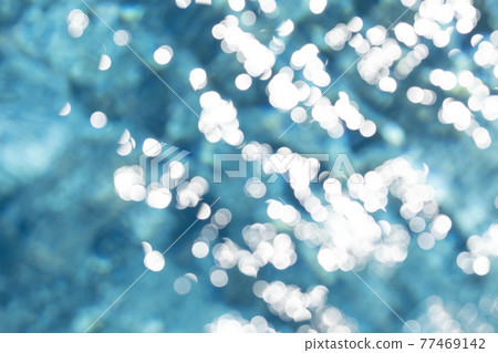 Abstract diffractions with bokeh effect, in a swimming pool, Spain. Abstract diffractions with bokeh effect, in a swimming pool, Spain. 77469142