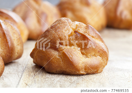 air custard cookies made in small sizes 77469535