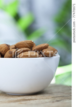fresh raw almonds fresh raw almonds 77470071