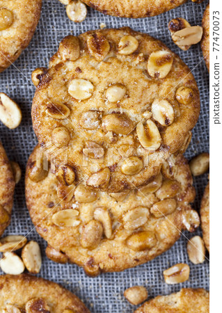 round fresh cookie caramel with peanuts round fresh cookie caramel with peanuts 77470073